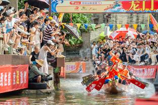 稳定输出！沃特斯半场三分8中4贡献12分4助